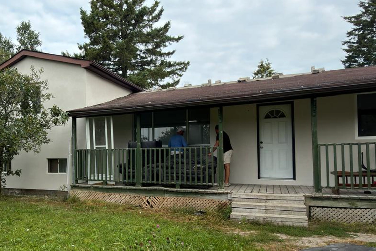 The finished front elevation of the Innisfil bungalow with a flat, even exterior finish